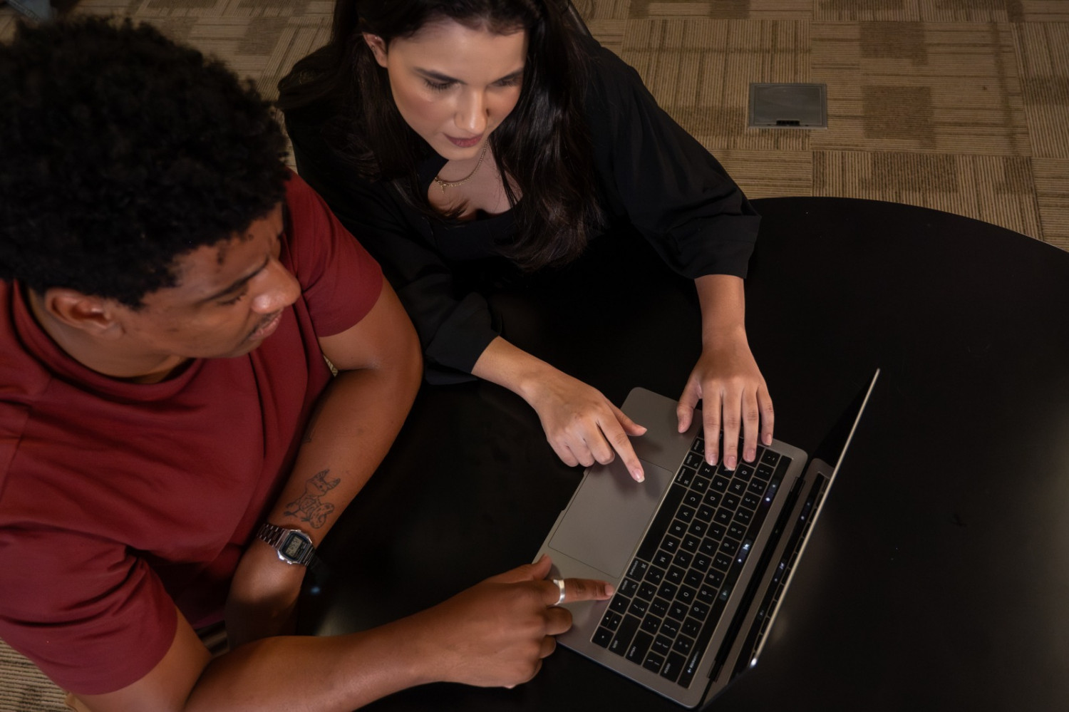 IEL alcança 1,6 milhão de estudantes cadastrados e amplia acesso ao mercado 